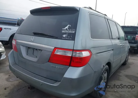 2005 Honda Odyssey Touring z USA, uszkodzony, nr VIN 5FNRL38835B115341